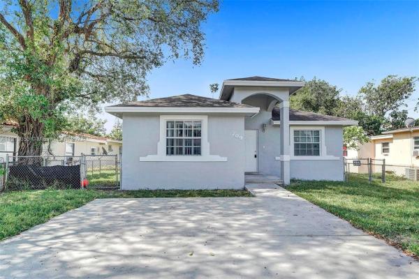 Glendale Lawns, 709 SW 1st St, Hallandale Beach, Florida 33009, image 1