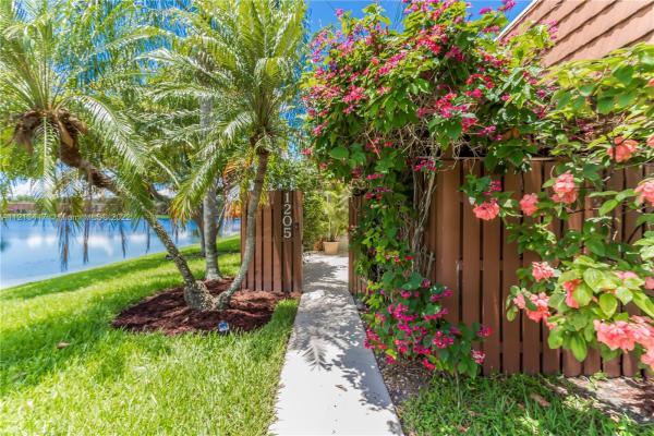 Village At Lake Pine, 1205 SW 118th Ter, Davie, Florida 33325, image 2