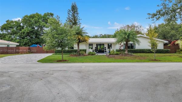 Hillary Estates, 7555 SW 164th St, Palmetto Bay, Florida 33157, image 1