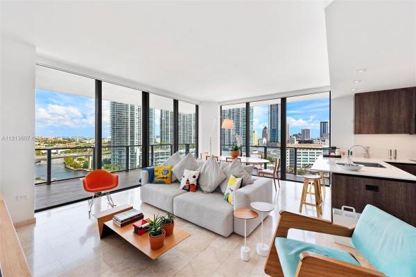 Reach Brickell City Centre, 68 SE 6th St #1112, Miami, Florida 33131, image 2