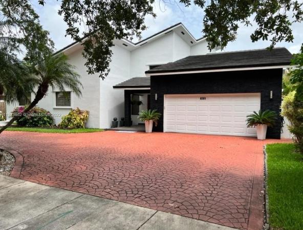 Royal Oaks, 8281 NW 167th Ter, Miami Lakes, Florida 33016, image 2