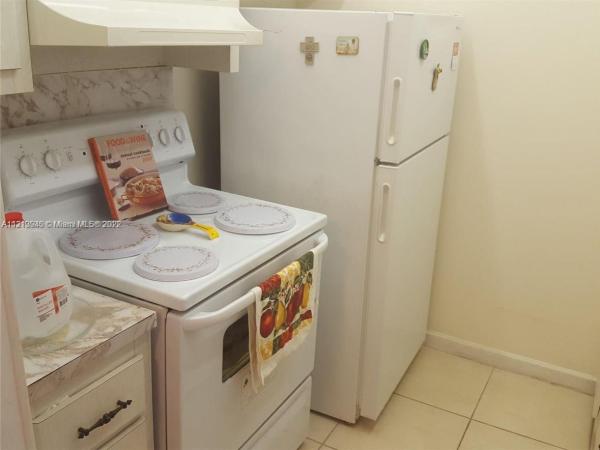 Parkside Manor, 230 SW 11th Ave #12B, Hallandale Beach, Florida 33009, image 1