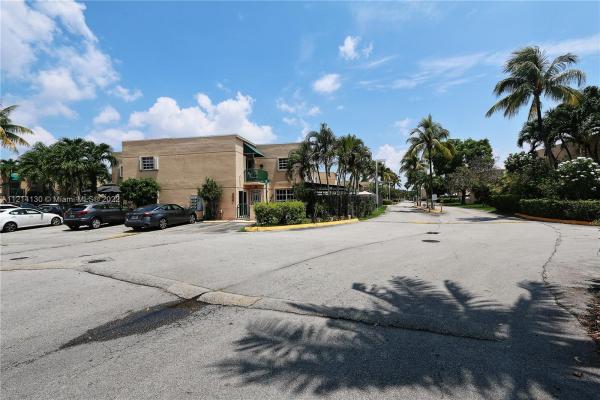 Les Chateaux At International Gardens, 11965 SW 19th Ln #208, Tamiami, Florida 33175, image 1
