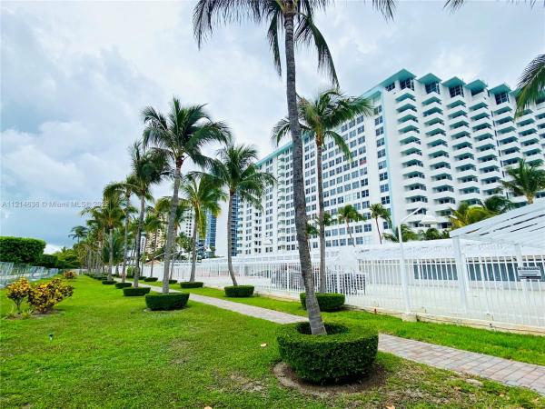 Triton Tower, 2899 Collins Ave #518, Miami Beach, Florida 33140, image 2
