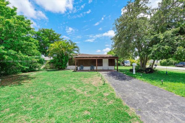 Fulford By The Sea, 1300 NE 182nd St, North Miami Beach, Florida 33162, image 2