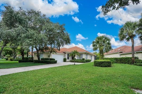Oaks East, 348 Kelsey Park Cir, Palm Beach Gardens, Florida 33410, image 2