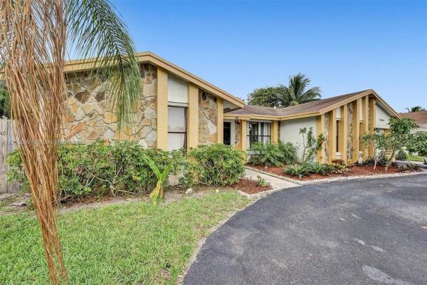 Kimberly Townhouses, 6300 SW 7th St, Margate, Florida 33068, image 1