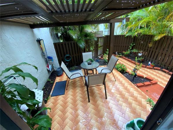 Indian Lake Village, 9990 NW 9th Street Cir #102, Fountainebleau, Florida 33172, image 1