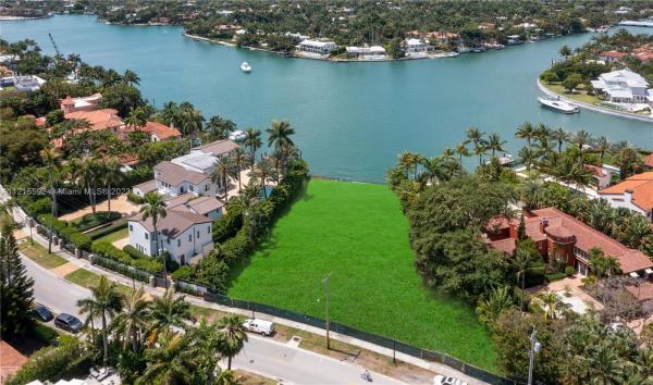 Sunset Lake, 2740 N Bay Rd, Miami Beach, Florida 33140, image 2