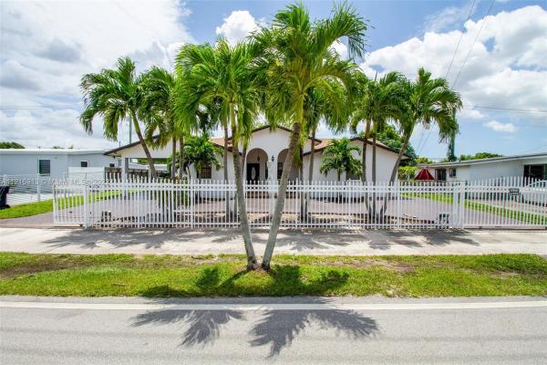 Westwood Lakes Residential, 4051 SW 117th Ave, Westwood Lakes, Florida 33175, image 2