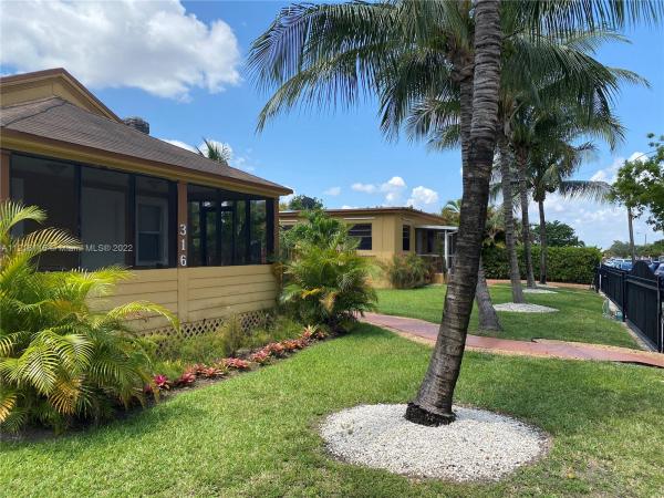 Sunset Manor, 316 E 43rd St, Hialeah, Florida 33013, image 2