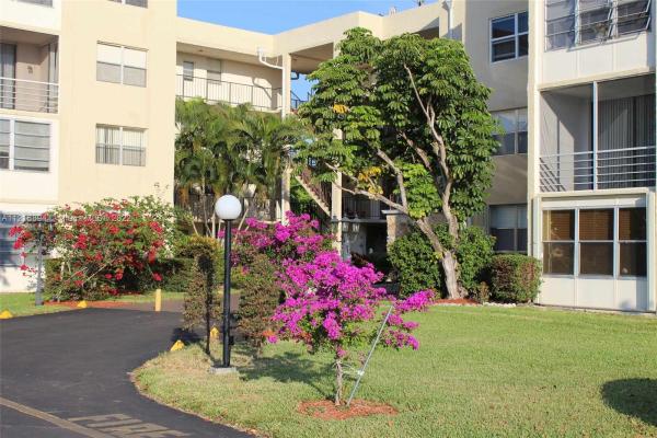 Somerset, 2831 Somerset Dr #111, Lauderdale Lakes, Florida 33311, image 2