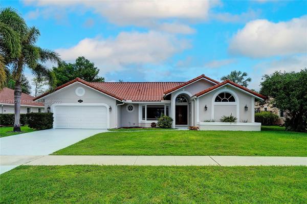 Sugar Pond Manor, 14121 Aster Ave, Wellington, Florida 33414, image 2