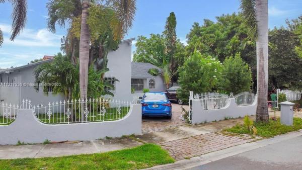 Delaurentis, 9881 SW 3rd St, Fountainebleau, Florida 33174, image 1