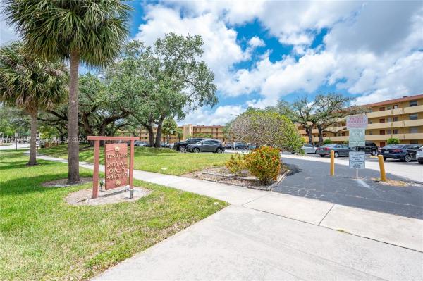 Royal Oaks, 441 NE 195th St #302, Ives Estates, Florida 33179, image 1