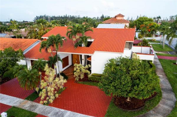 University Park East, 13420 SW 2nd St, Tamiami, Florida 33184, image 1