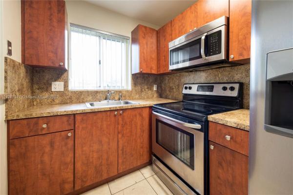 Suzanne Plaza, 7910 Taft St #202, Pembroke Pines, Florida 33024, image 1