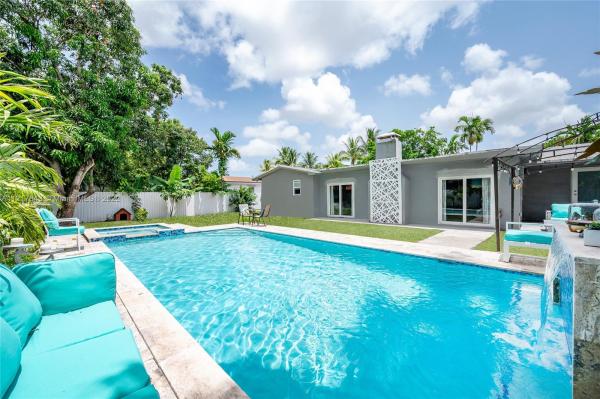 Biscayne Gardens, 85 NE 164th St, Golden Glades, Florida 33162, image 2