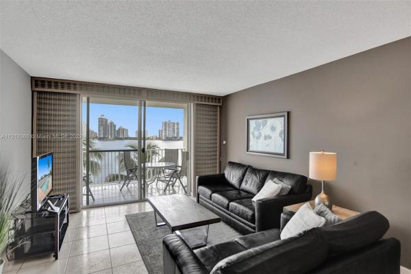 Les Pelicans, 18260 N Bay Rd #414, Sunny Isles Beach, Florida 33160, image 1