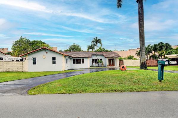 Montgomery Manors, 11840 SW 112th Avenue Cir, Kendall, Florida 33176, image 1