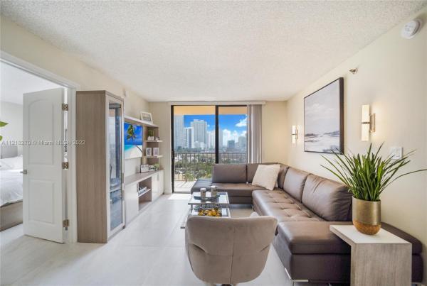 Winston Towers 600, 210 174th St #804, Sunny Isles Beach, Florida 33160, image 2