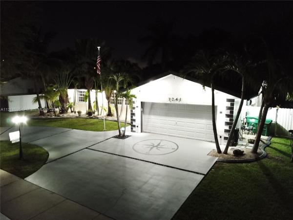 Kendale Lakes No HOA, 7241 SW 140th Ave, Kendale Lakes, Florida 33183, image 1