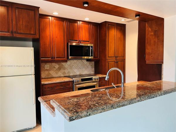 Devon Aire Villas, 11942 SW 122nd Pl, The Crossings, Florida 33186, image 2