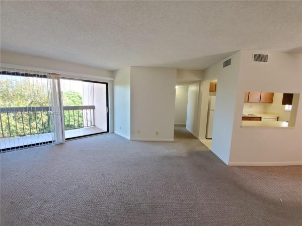 Presidential Golfview, 2000 N Congress Ave #303, West Palm Beach, Florida 33401, image 2