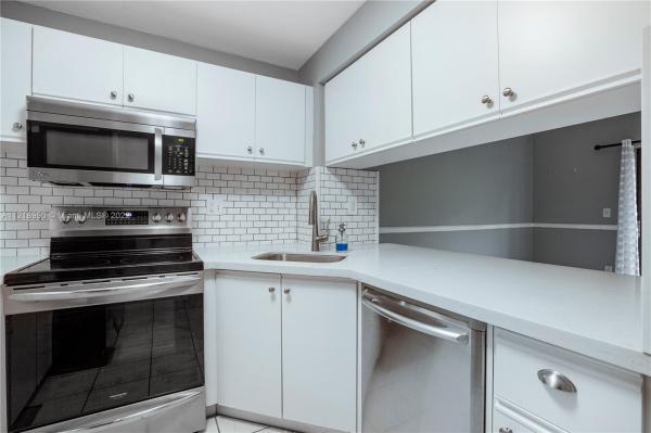 Dadeland Cove, 7829 SW 102nd Ln, Kendall, Florida 33156, image 2