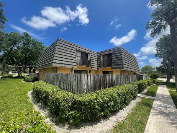 Village Of Sandalwood Lakes, 1709 17th Way, West Palm Beach, Florida 33407, image 2