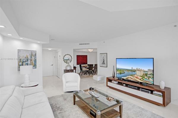 Terraces North Turnberry, 20191 E Country Club Dr #1810, Aventura, Florida 33180, image 2