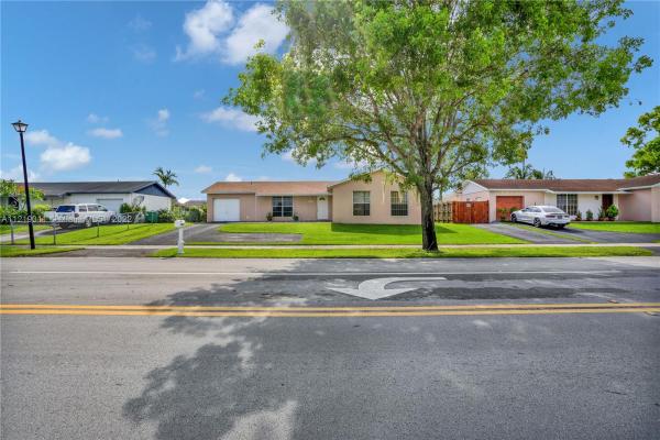 Meadow Wood Manor, 26031 SW 132nd Ave, Princeton, Florida 33032, image 2