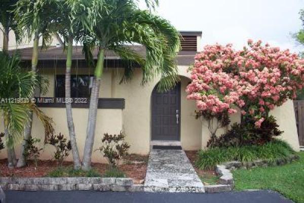 Woodgate North, 6602 SW 127th Ct, Kendale Lakes, Florida 33183, image 1