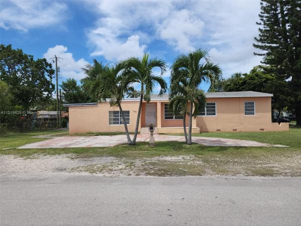 Biscayne Gardens, Golden Glades, Florida 33168, image 2