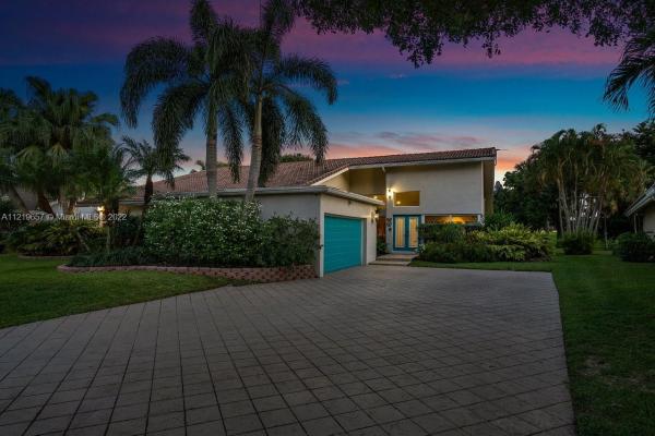 Les Chateaux At Woodmont, 7920 NW 83rd St, Tamarac, Florida 33321, image 1