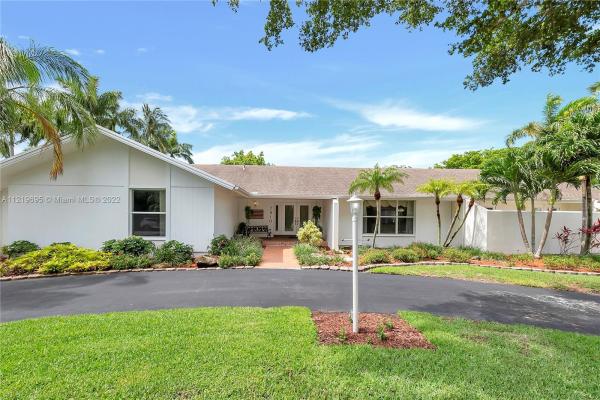 Charlotte Estates, 7910 SW 170th St, Palmetto Bay, Florida 33157, image 1