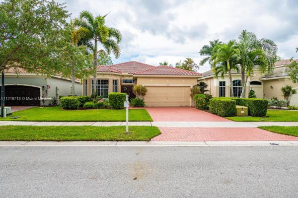 Laguna Isles, 19324 SW 66th St, Pembroke Pines, Florida 33332, image 1