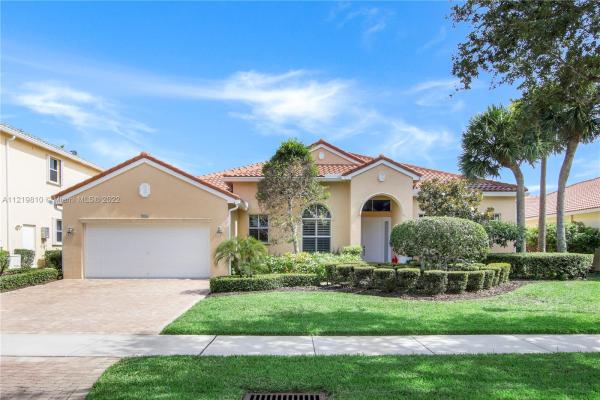 Riverside Oaks, 130 Magnolia Way, Tequesta, Florida 33469, image 1