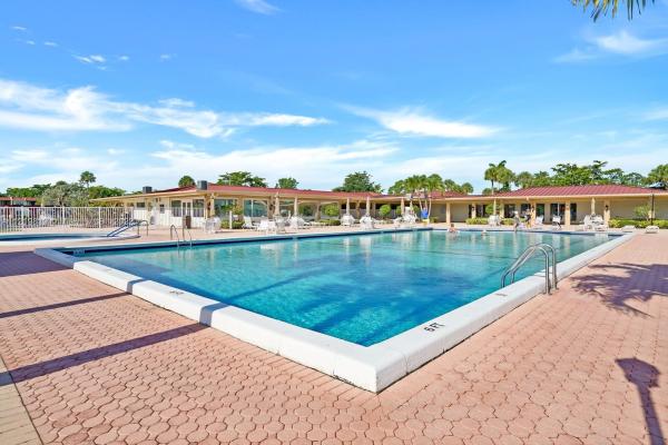 Golden Lakes Village, 374 Lake Frances Dr, West Palm Beach, Florida 33411, image 2