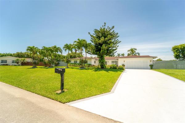 Pine Shore, 10840 SW 126th St, Kendall, Florida 33176, image 2