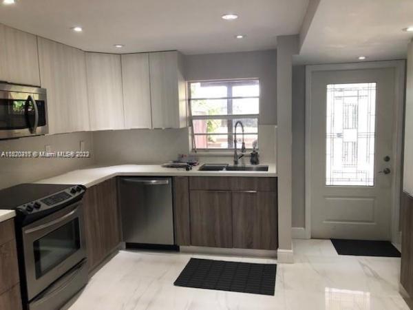 Snapper Creek Townhouses, 6950 SW 110th Pl 0, Kendall, Florida 33173, image 2