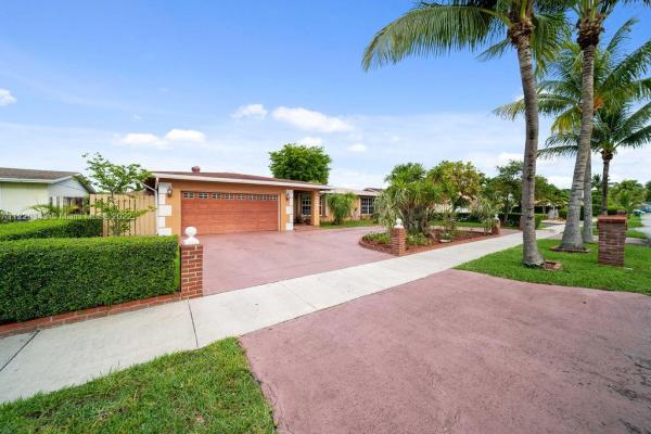 Winston Park, 13241 SW 86th Ter, Kendale Lakes, Florida 33183, image 2