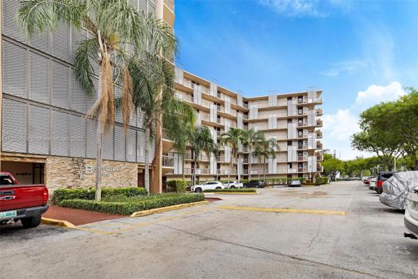 Bravura, 3101 N Country Club Dr #801, Aventura, Florida 33180, image 2