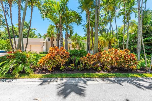 Sunset Islands, 2523 Regatta Ave Sunset Island Ii, Miami Beach, Florida 33140, image 1