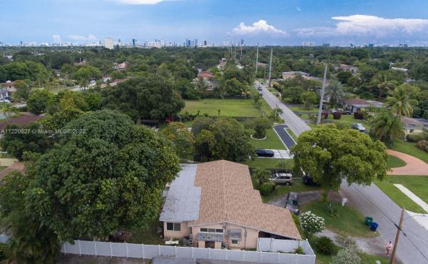 Biscayne Gardens, 91 NE 163rd St, Golden Glades, Florida 33162, image 2