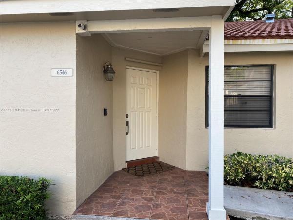 Villa Homes At The Moors, 6546 NW 170th Ter #6546, Country Club, Florida 33015, image 2