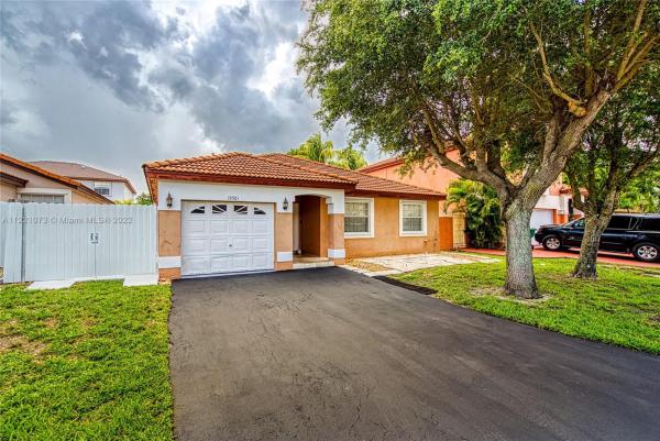 Marbella Park, 19581 NW 83rd Ave, Hialeah, Florida 33015, image 2