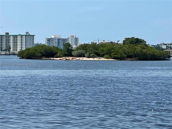 The Fairmont House, 2700 NE 135th St #8, North Miami, Florida 33181, image 1