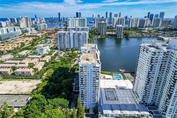 Commodore Plaza Century, 2780 NE 183rd St #617, Aventura, Florida 33160, image 2