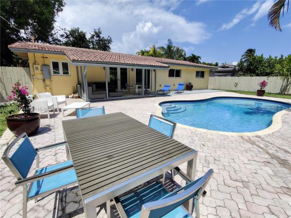 Middle River Estates, 1440 NE 27th Dr, Wilton Manors, Florida 33334, image 2